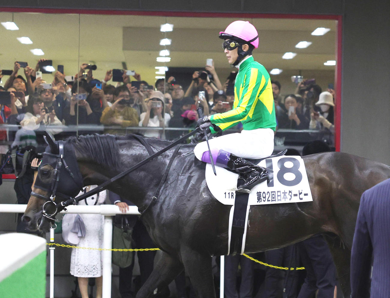 ダービー4着に敗れたサトノシャイニングと武豊騎手