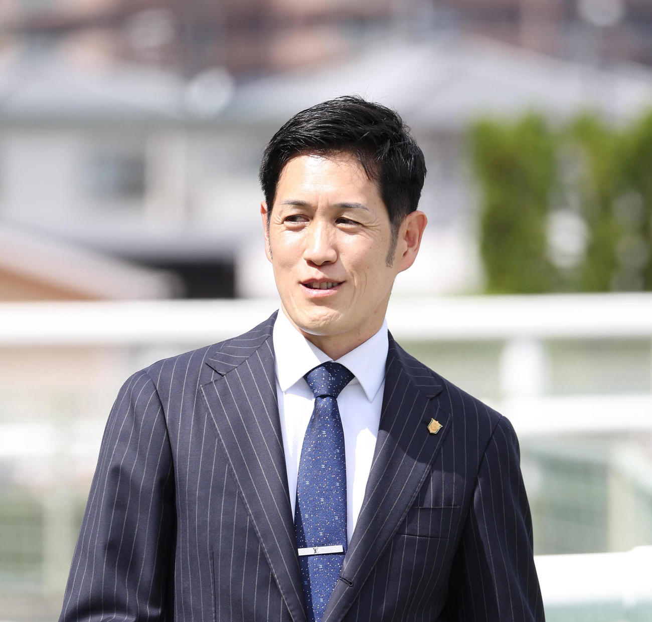 フォーゲルで阪神3Rを勝利しJRA通算300勝を達成した斎藤崇師（撮影・白石智彦）