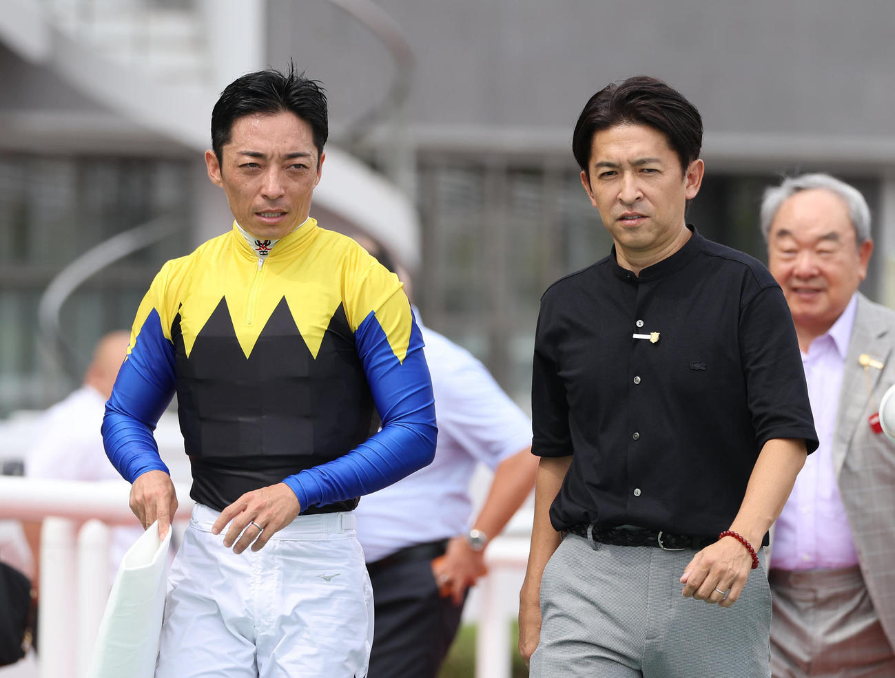川田将雅騎手（左）と福永祐一調教師（2025年9月14日撮影）