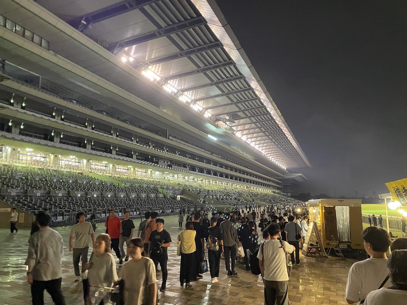 凱旋門賞のパブリックビューイングが行われている東京競馬場