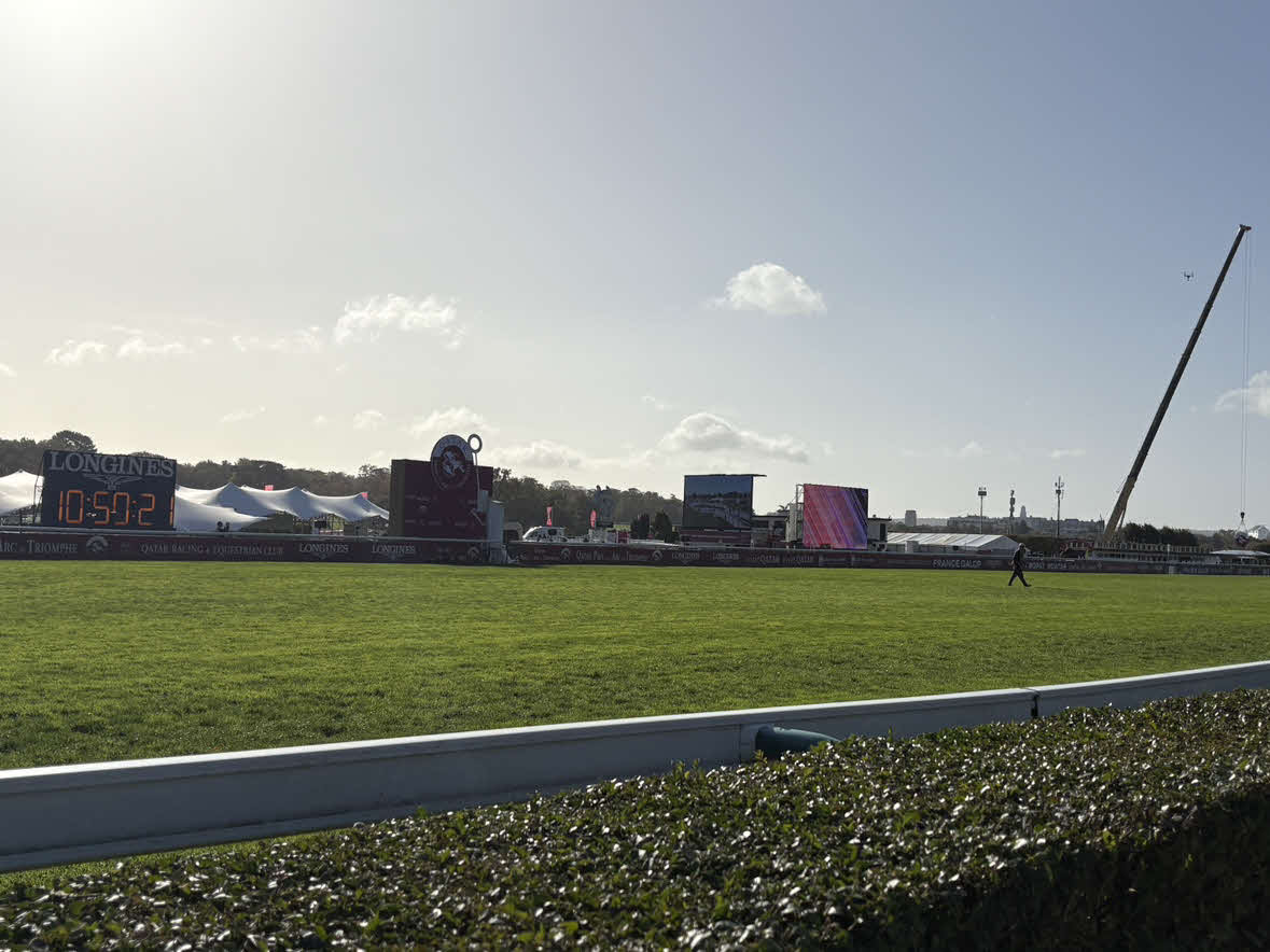 レース当日、5日のパリロンシャン競馬場です。快晴です（撮影・藤本真育）