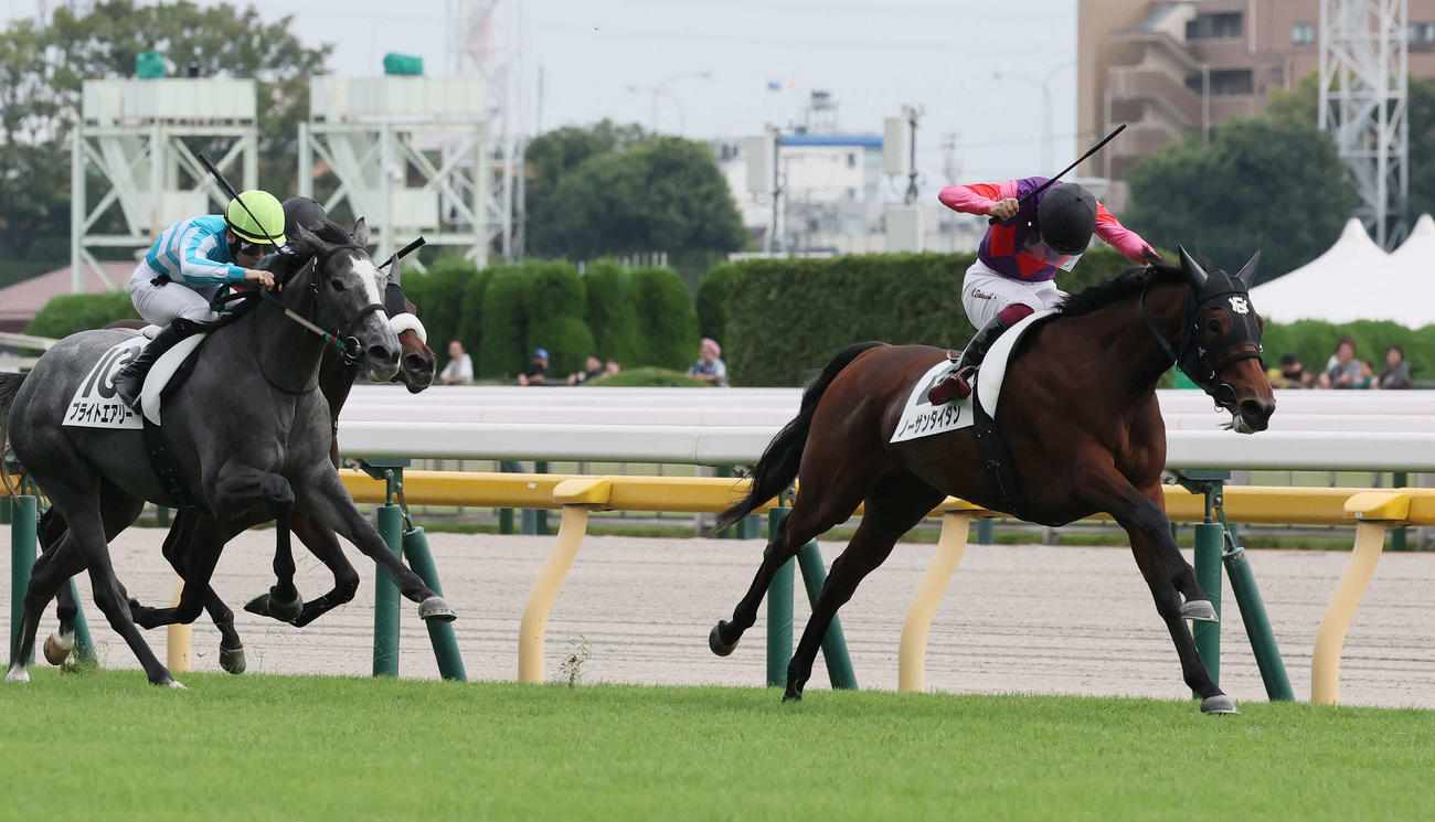 東京6R、2歳新馬戦を制したノーザンタイタンと横山武騎手（右）（撮影・丹羽敏通）