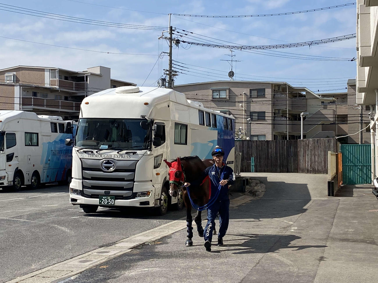 引退レースとなった南部杯を終えて園田競馬場に戻ったイグナイターと武田裕次厩務員