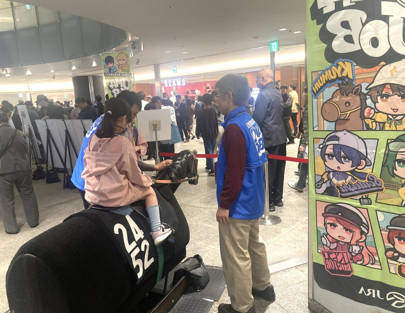 「UMAJOBフェス大阪」に設けられた「木馬体験コーナー」（撮影・太田尚樹）