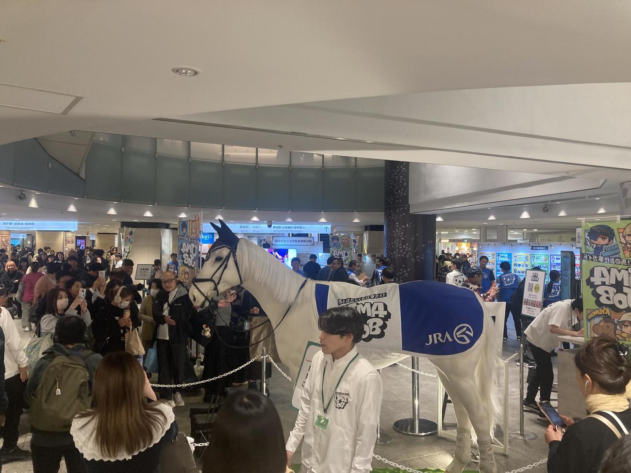 多くの人々でにぎわった「UMAJOBフェス大阪」（撮影・太田尚樹）