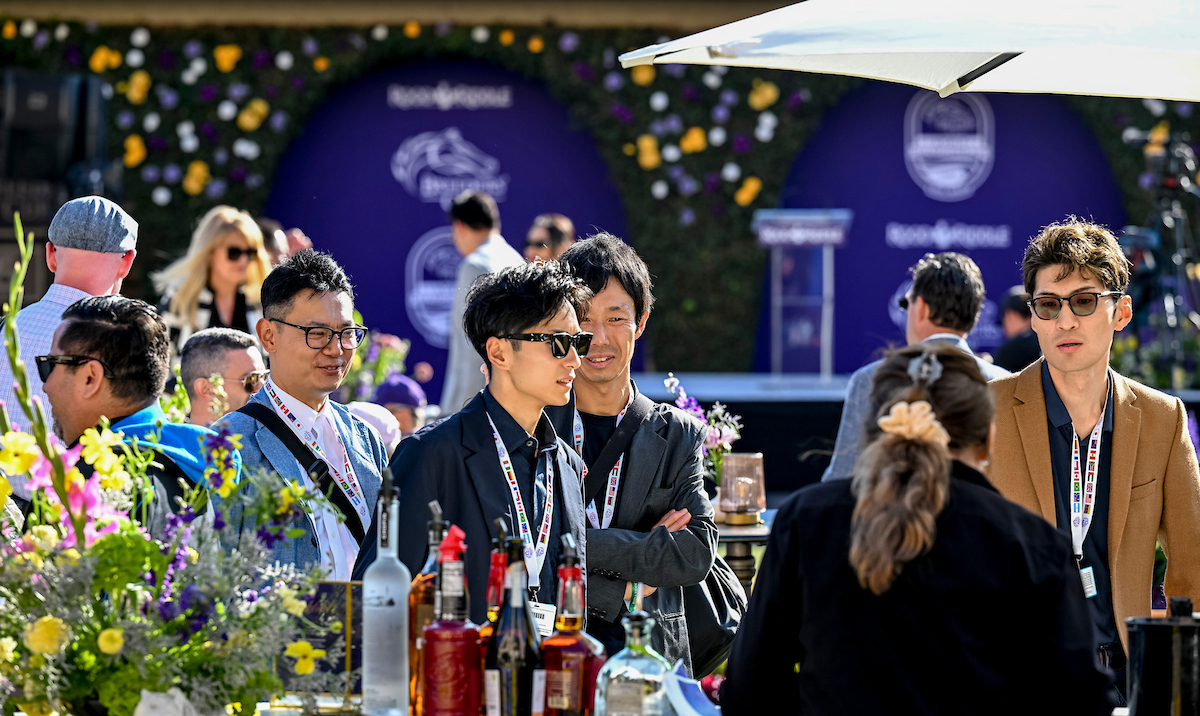 枠順抽選会の坂井瑠星騎手（中央）(C)Carlos J. Calo/Eclipse Sportswire/Breeders Cup