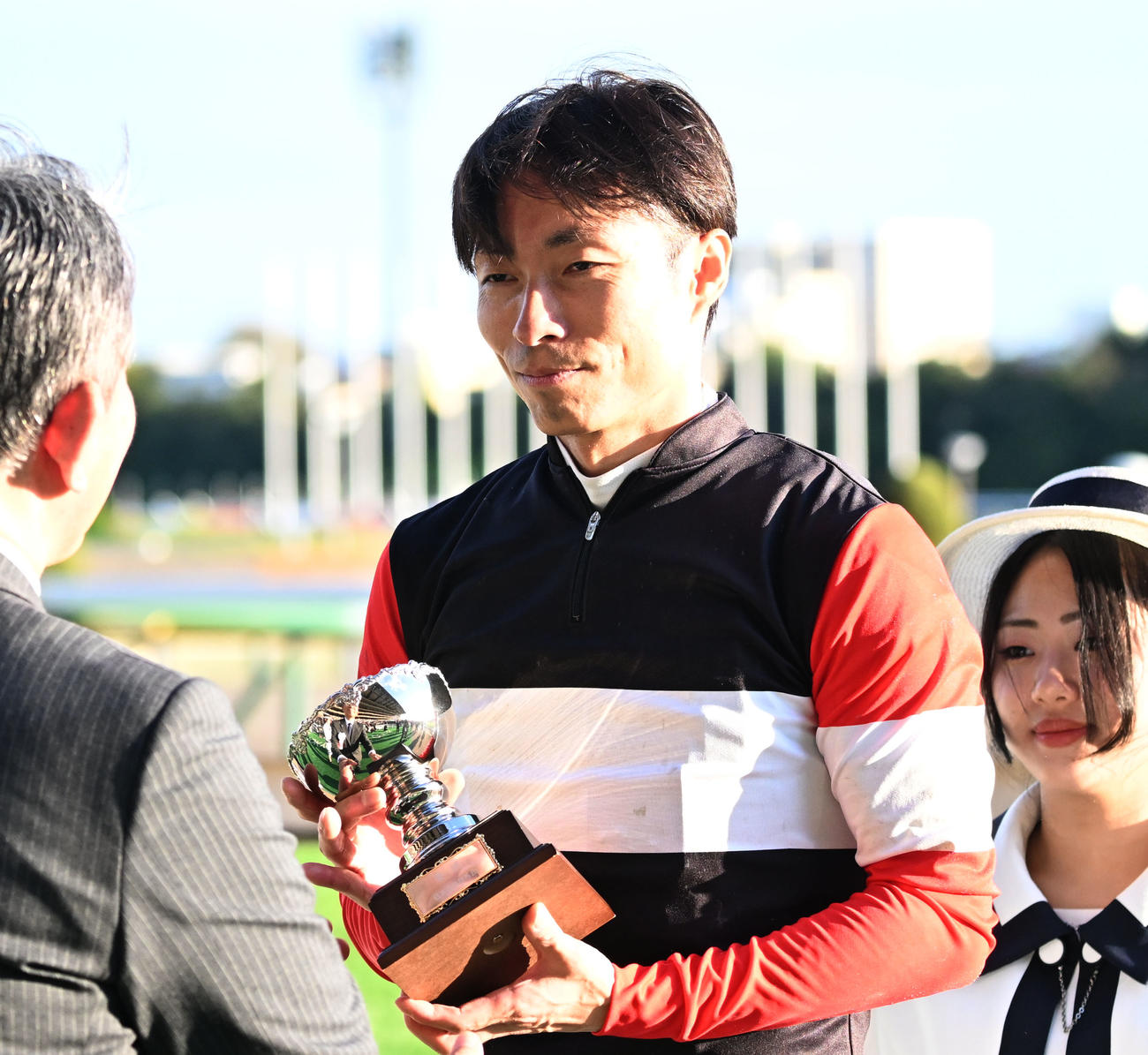 ペルセウスSをジェイパームスで制し、表彰を受ける大野騎手（撮影・千葉一成）