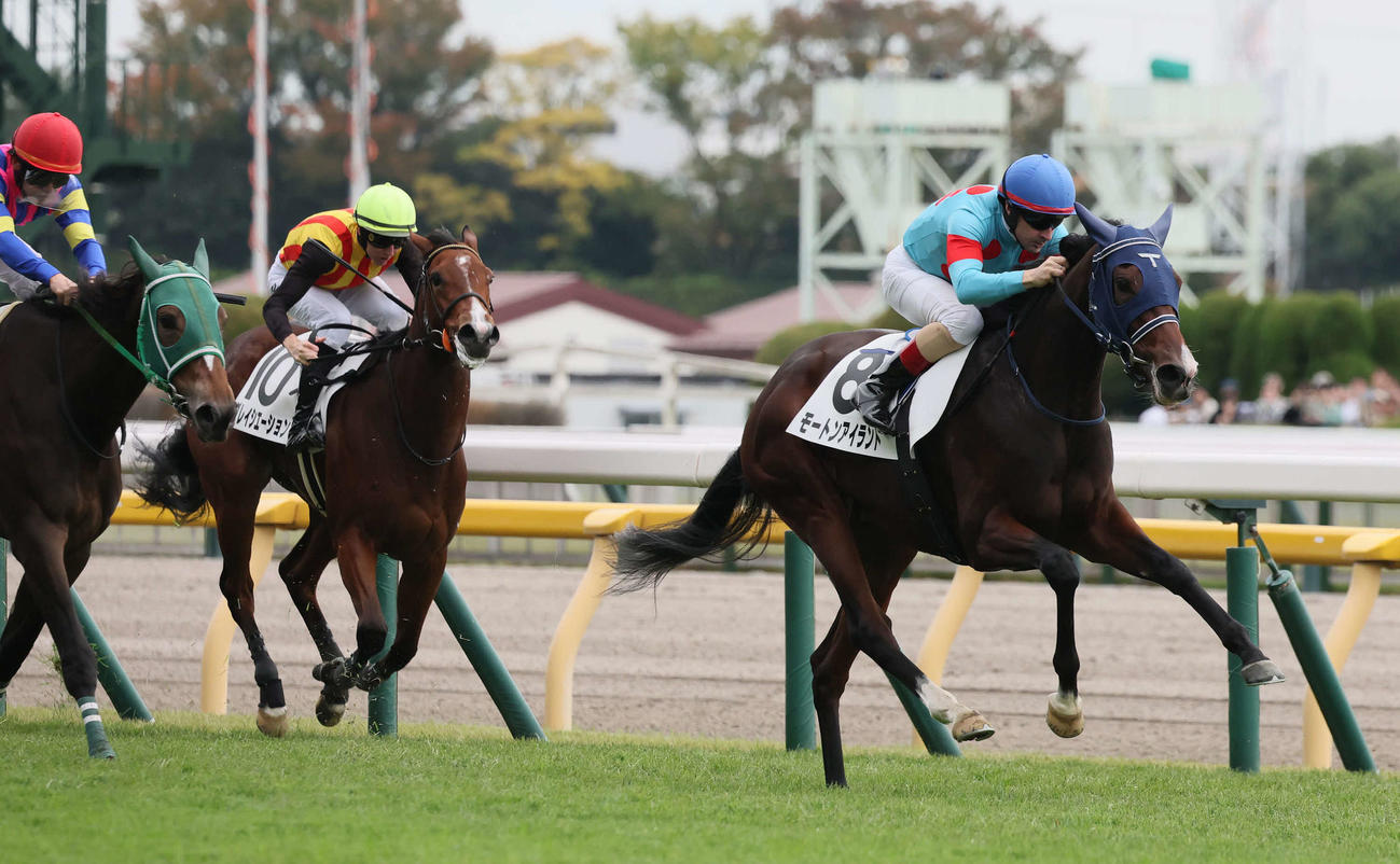 東京4R、2歳新馬戦を制したモートンアイランドとルメール騎手（右）（撮影・丹羽敏通）