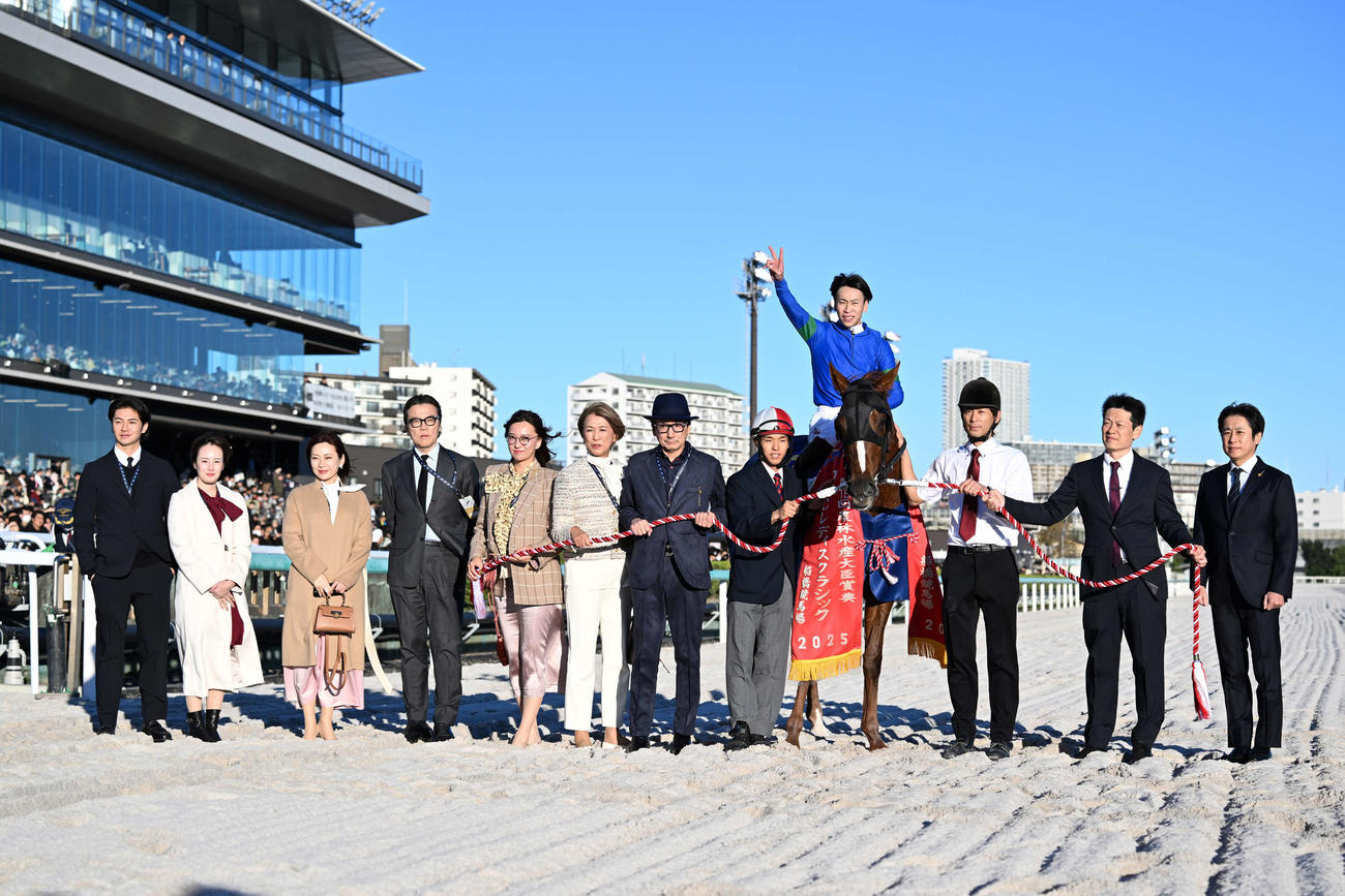 JBCレディスクラシックの口取り写真（写真提供・NAR）