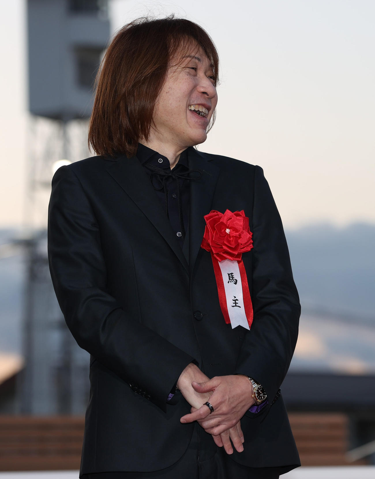 イグナイター引退式で笑顔を見せる野田オーナー