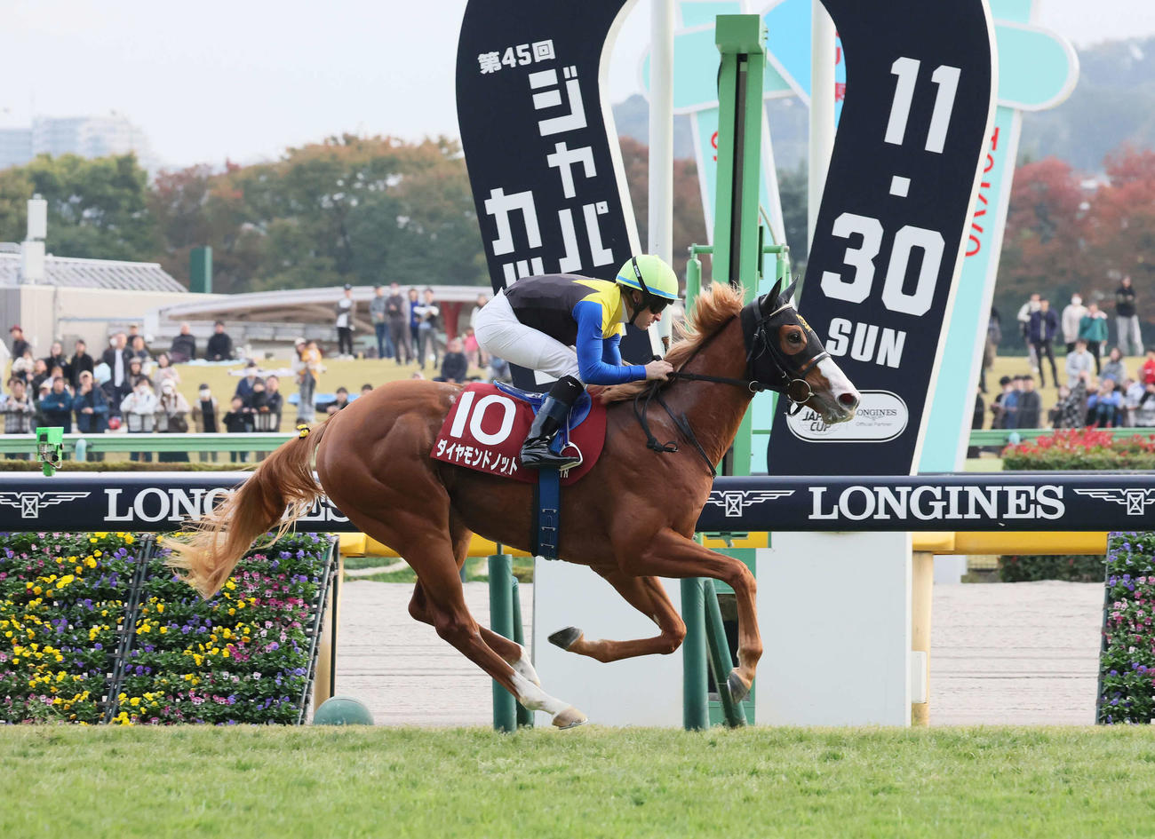 京王杯2歳Sを制したダイヤモンドノットとルメール騎手（撮影・丹羽敏通）