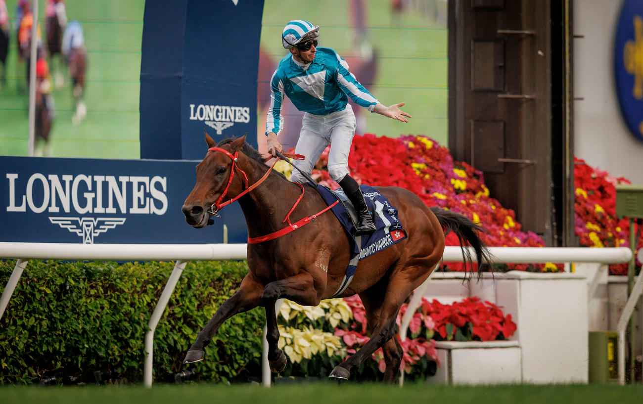昨年香港カップで3連覇を達成したロマンチックウォリアーとマクドナルド騎手（C）The Hong Kong Jockey Club