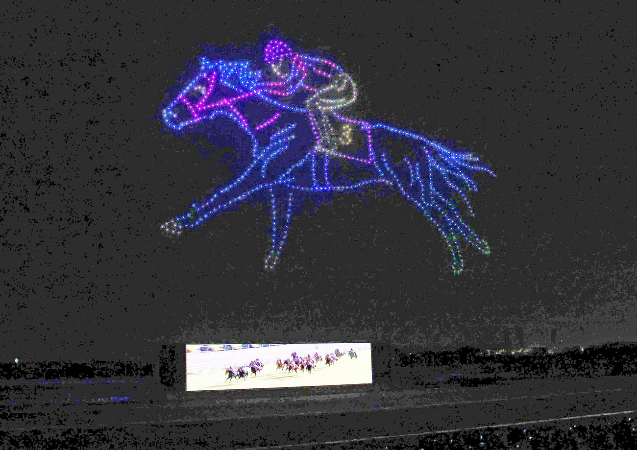 京都競馬場の夜空を駆けるコントレイル（撮影・白石智彦）