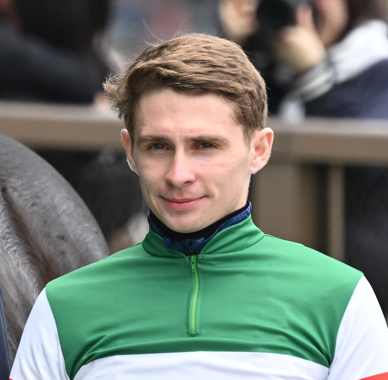東京6R、3歳以上牝馬限定の1勝クラスをカーラデマドレで制したプーシャン騎手（撮影・千葉一成）