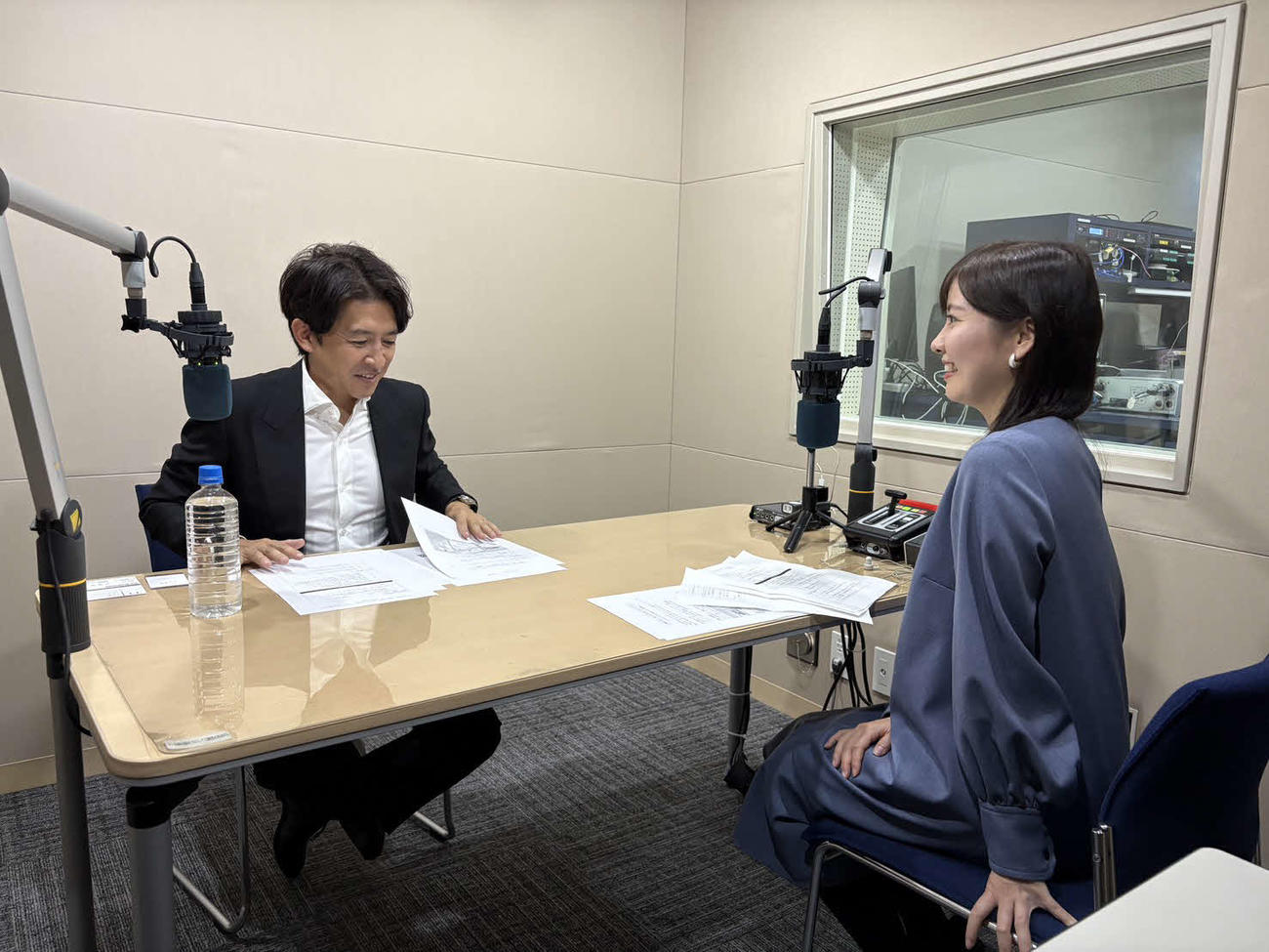 ラジオ番組に出演した福永祐一調教師（右）とフリーアナウンサーの谷口菜月さん（右）