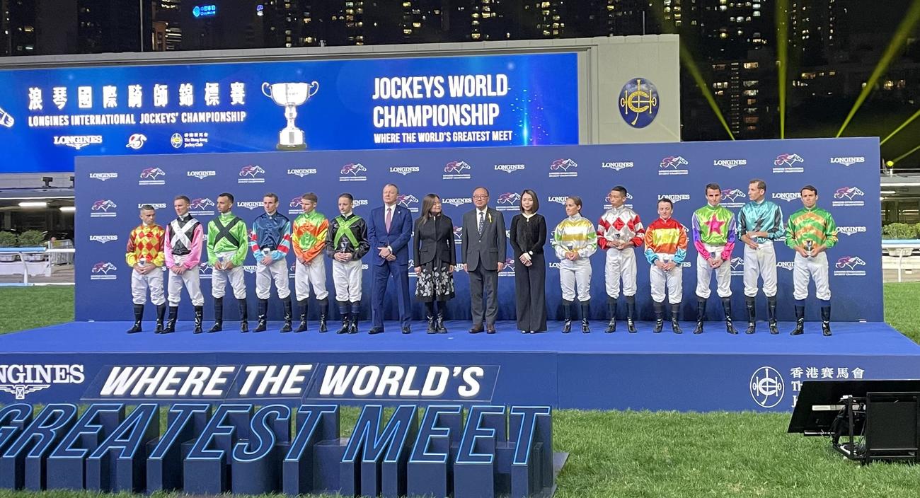 香港・ハッピーバレー競馬場で行われた騎手招待競走に参加したジョッキーたち