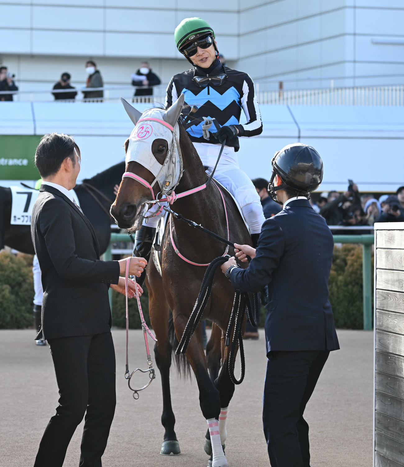 中山5R、2歳新馬戦を制したベンヴェヌータと石橋騎手（撮影・千葉一成）