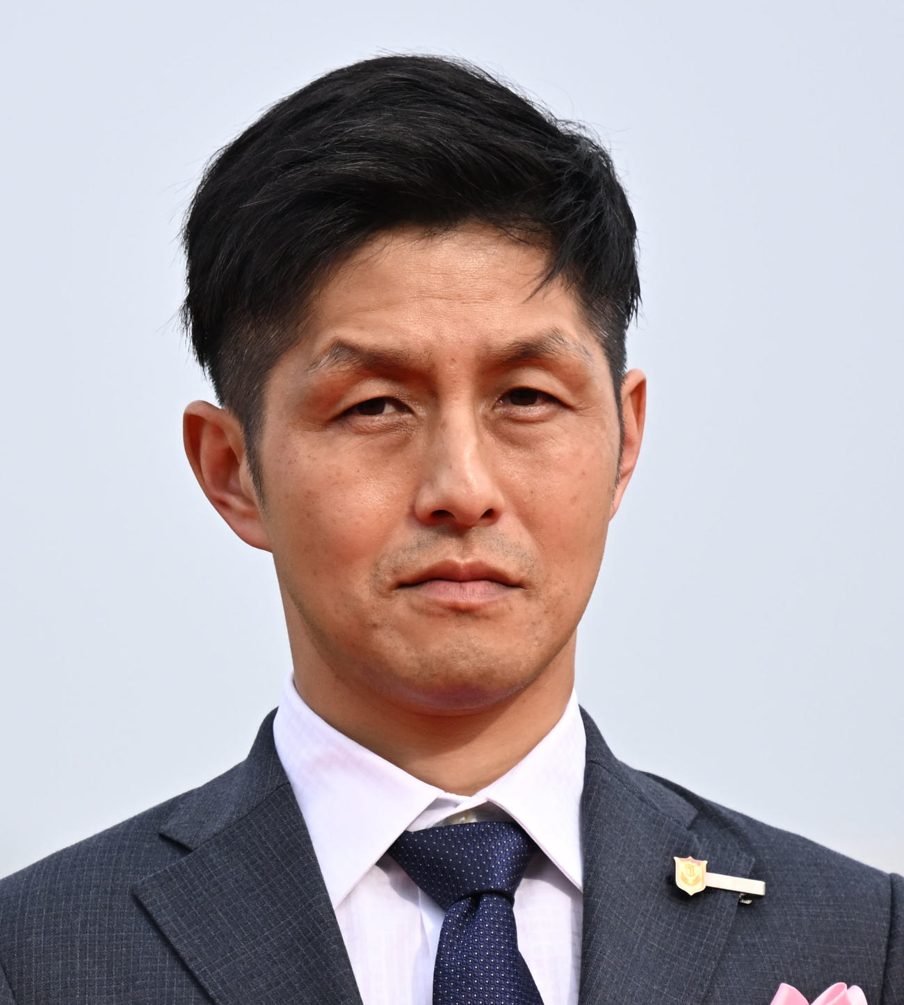 高柳大輔調教師（25年4月撮影）