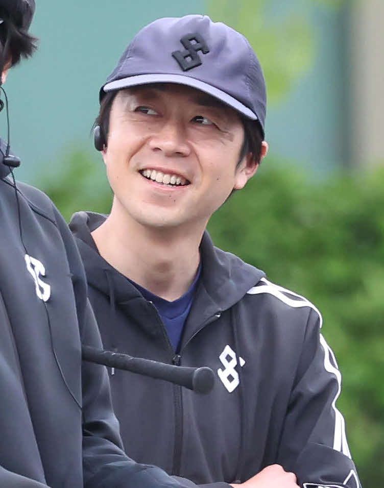 加藤士津八調教師（2024年5月撮影）