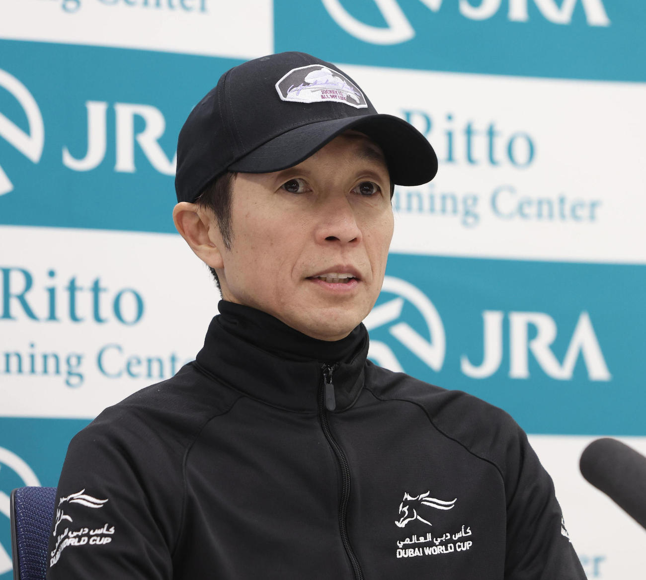 有馬記念の共同会見で質問に答える武豊騎手（2025年12月24日撮影）