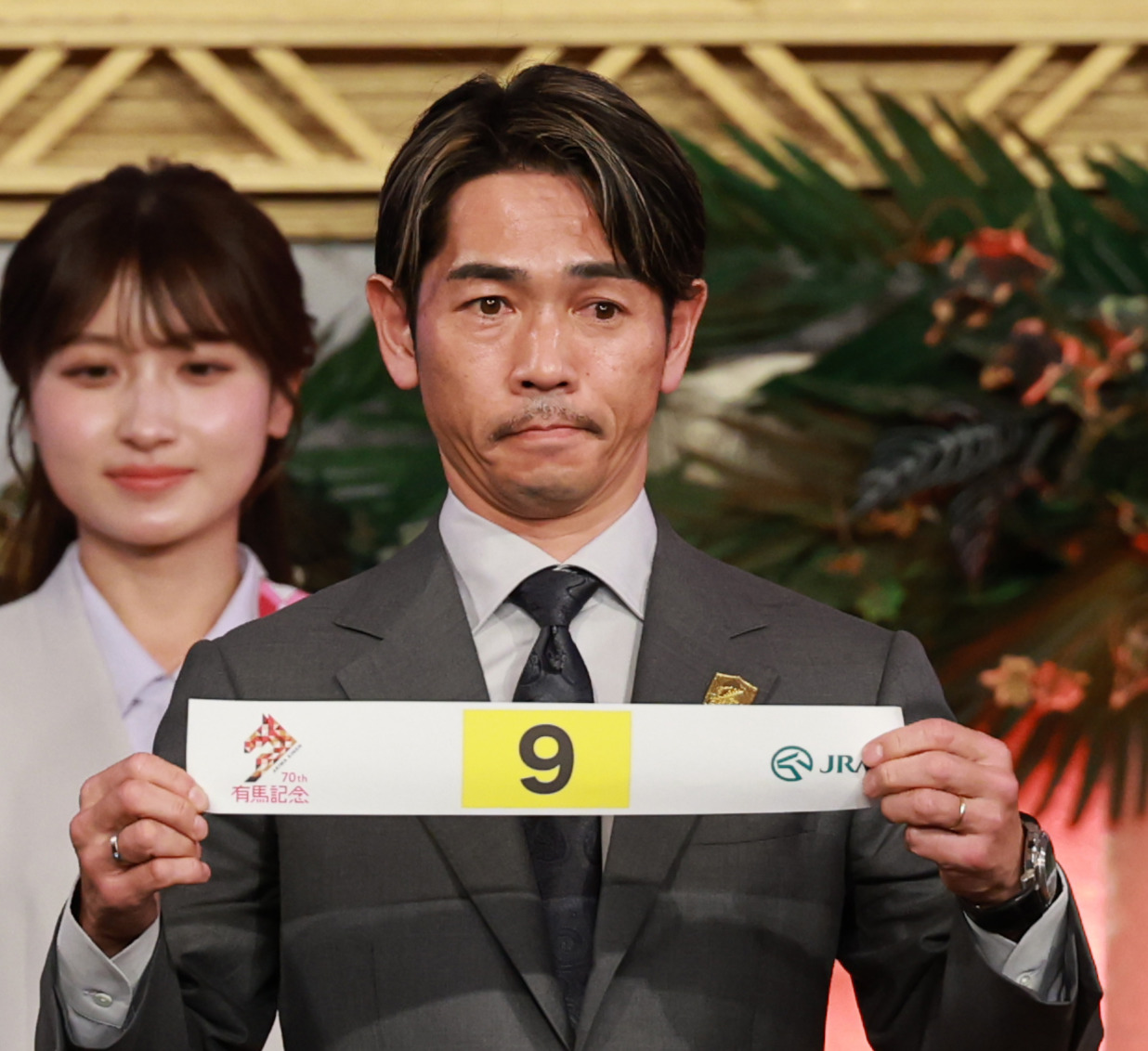 有馬記念公開枠順抽選会で5枠9番を引いたダノンデサイルの戸崎圭太騎手（撮影・野上伸悟）