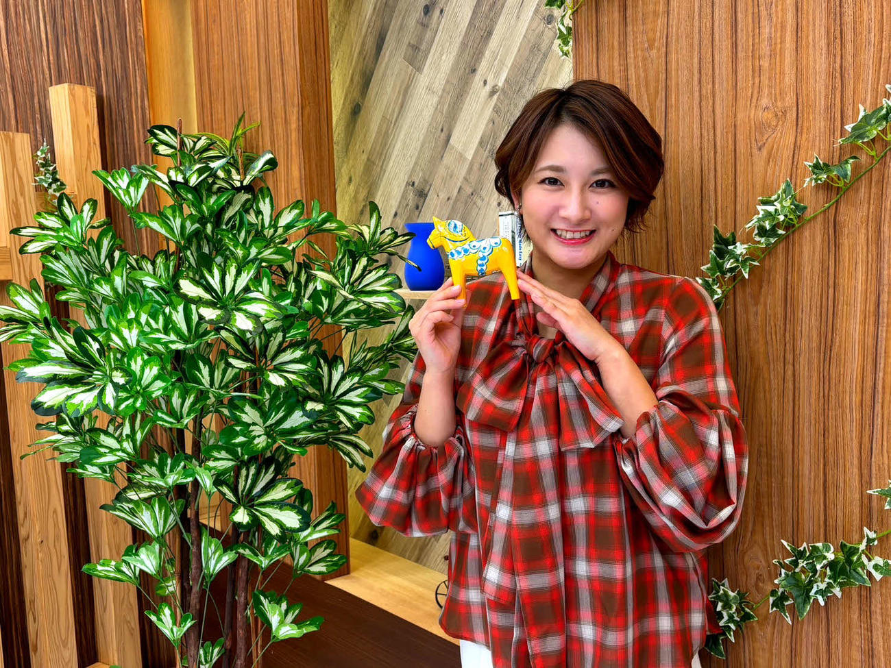 有馬記念の注目馬を披露したテレビ西日本の佐藤有里香アナ（提供写真）
