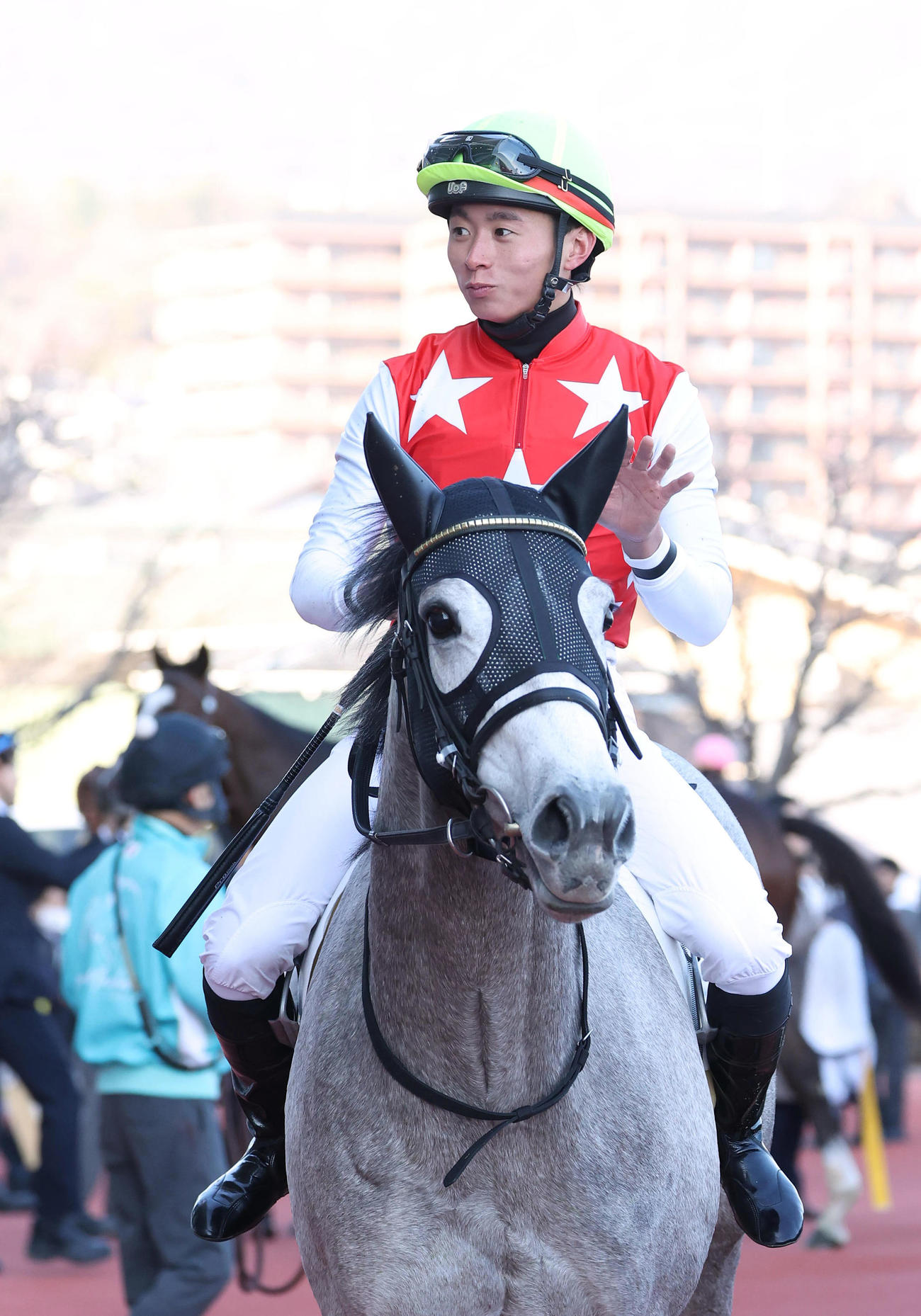 デアヴェローチェで阪神2Rを勝利してJRA通算600勝を達成した岩田望騎手（撮影・白石智彦）