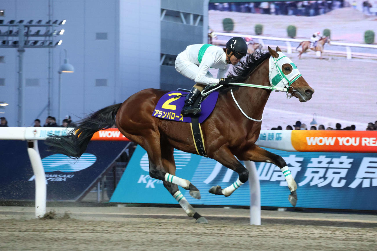 川崎マイラーズを9馬身差で圧勝したアランバローズと本田正重騎手