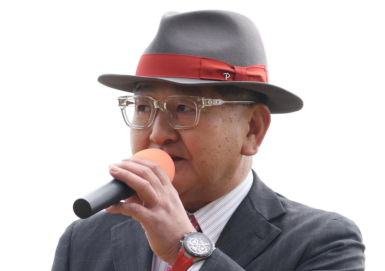 フォーエバーヤングを管理する矢作師（撮影・白石智彦）