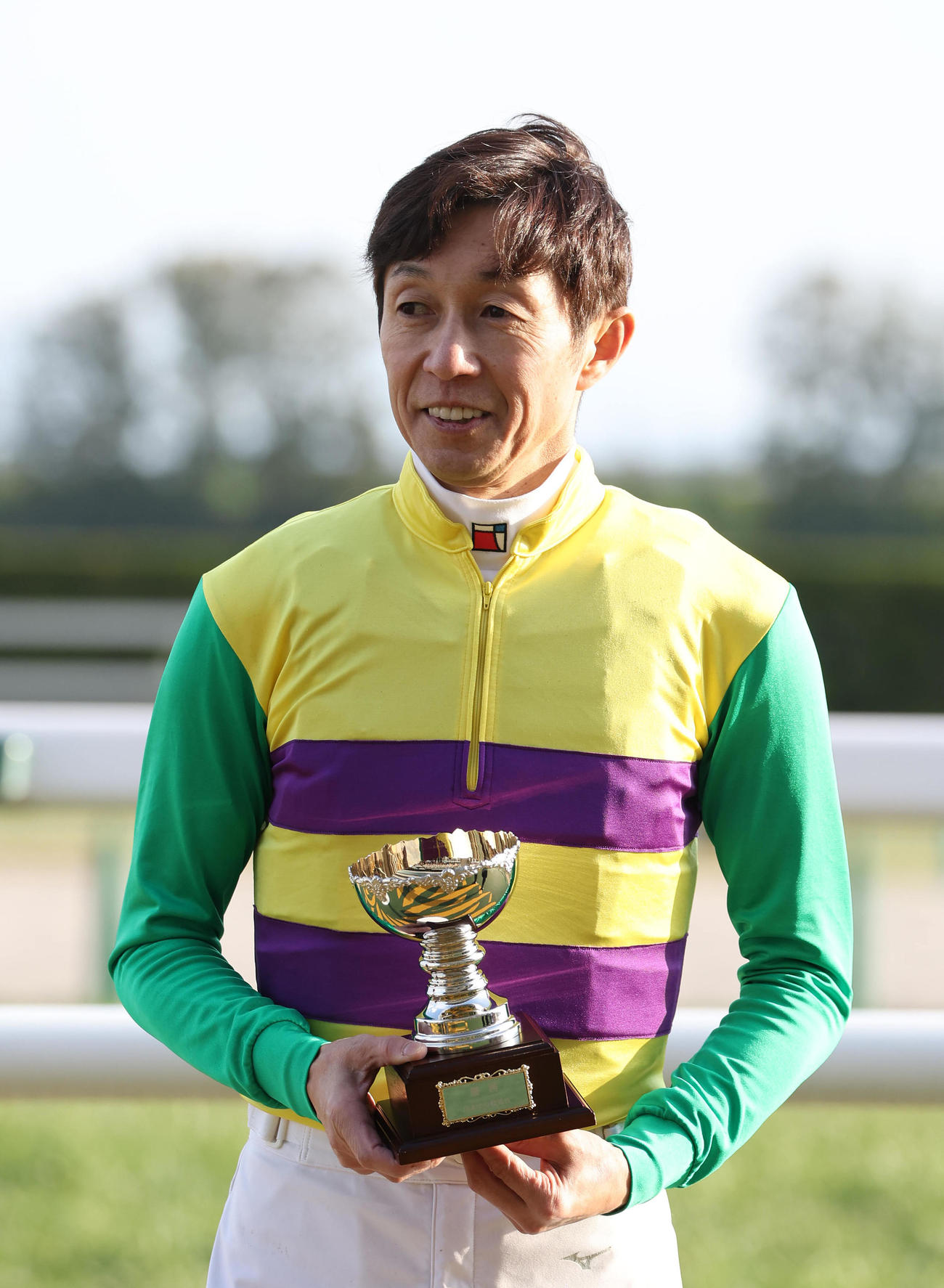 京都10R、ヒルノドゴールで門松Sを勝利して笑顔を見せる武豊騎手（撮影・白石智彦）