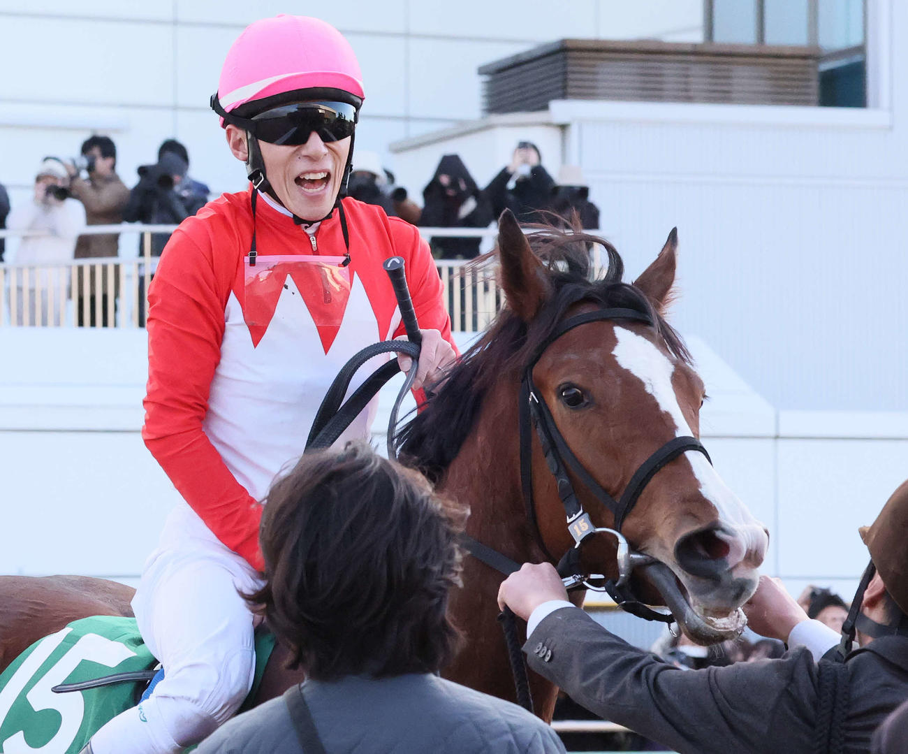 中山11R、フェアリーSを制したブラックチャリスと津村騎手（撮影・丹羽敏通）