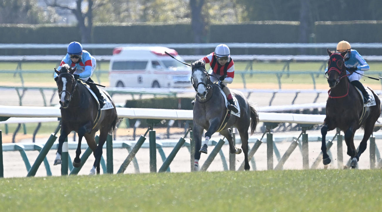 中山5R、3歳新馬戦を制したサンプレクスと石川騎手（左）（撮影・千葉一成）