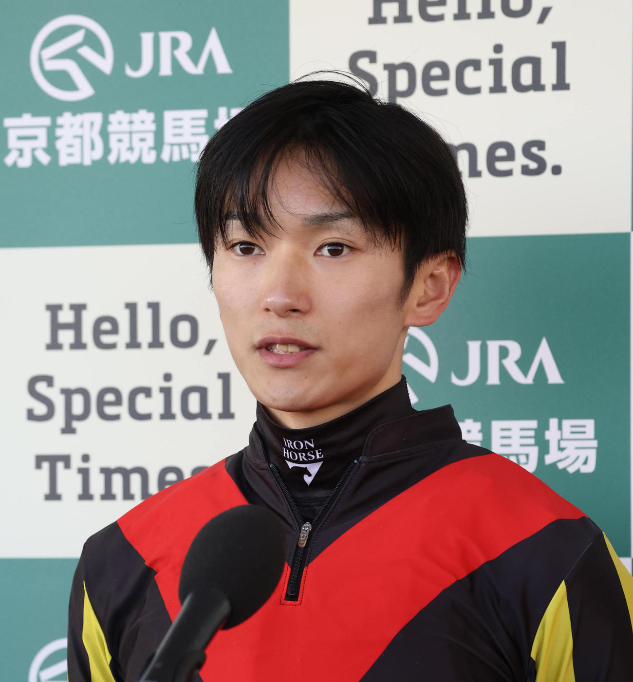 日経新春杯をゲルチュタールで制しインタビューに答える坂井騎手（撮影・白石智彦）