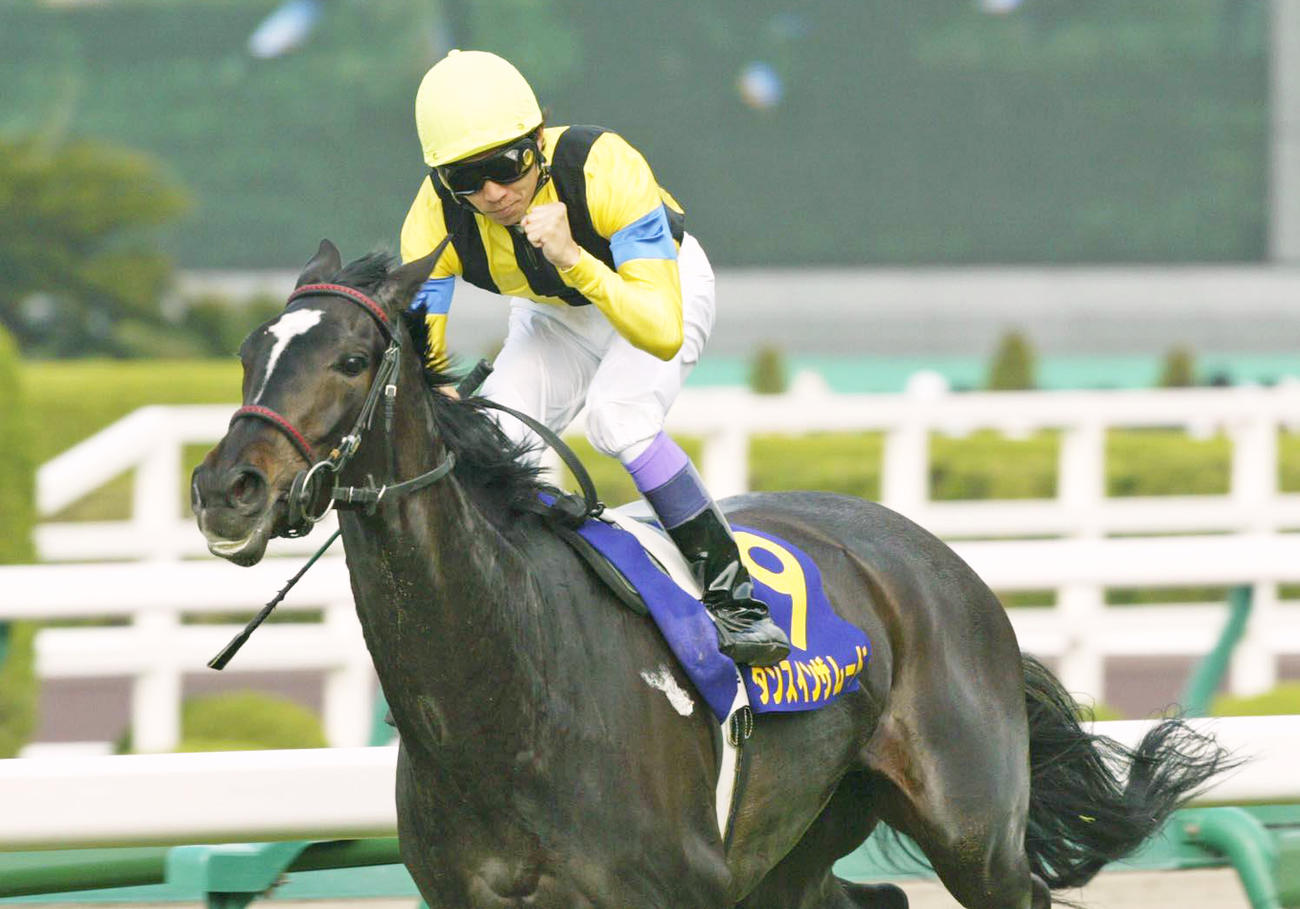 04年桜花賞を制したダンスインザムードと武豊騎手