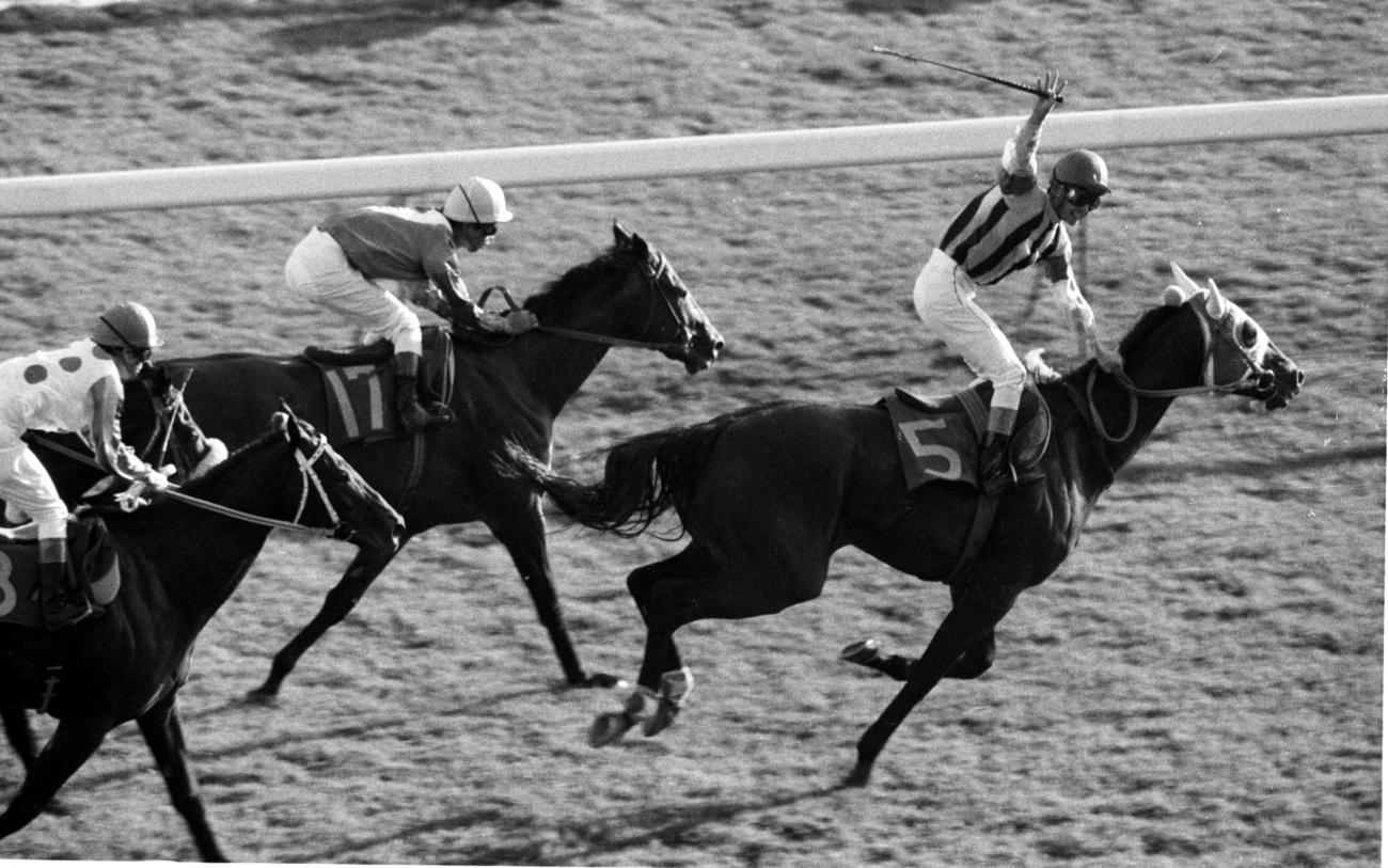 85年、天皇賞・秋で根本康広騎手の「あっと驚くギャロップダイナ」がシンボリルドルフを撃破
