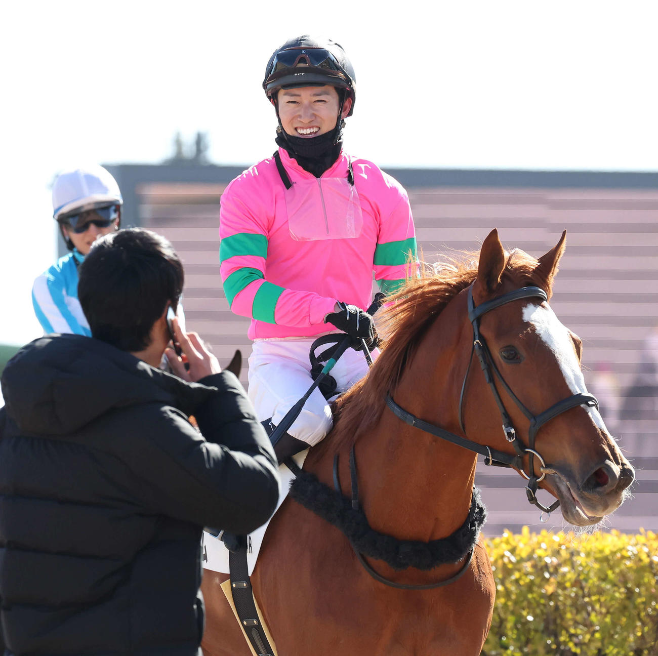 中山4R、3歳新馬戦を制したトーアエレクトラムと菅原明騎手（撮影・丹羽敏通）