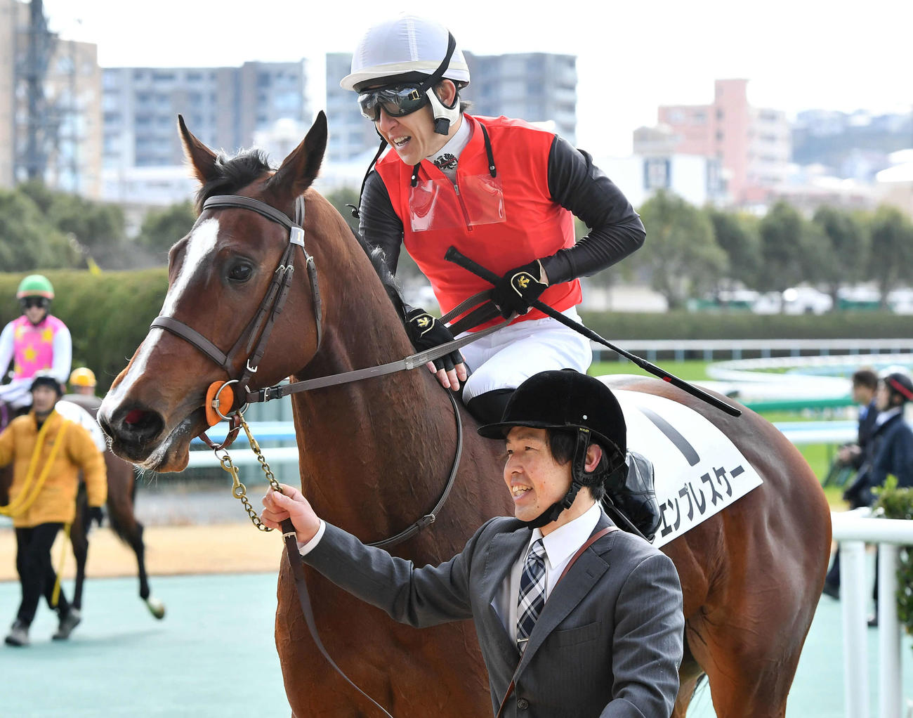 小倉5R、新馬戦に勝利したエンプレスケーと丹内祐次騎手（撮影・岩下翔太）