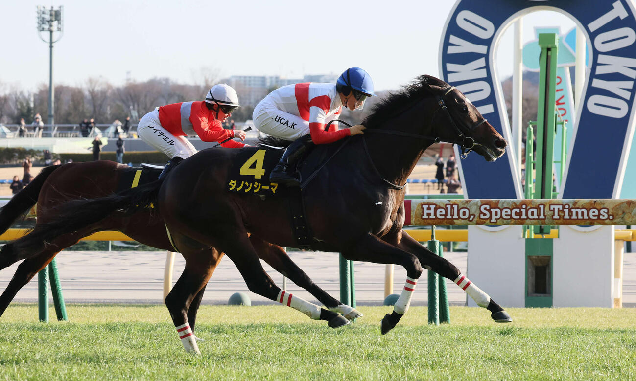 白富士Sを制したダノンシーマと川田騎手（手前）。奥は2着ヴィレム（撮影・丹羽敏通）