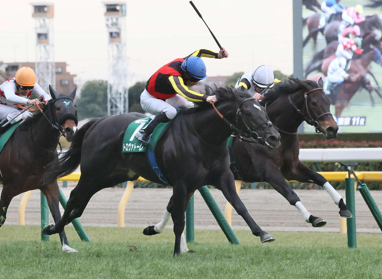 東京新聞杯を制したトロヴァトーレとルメール騎手（撮影・丹羽敏通）