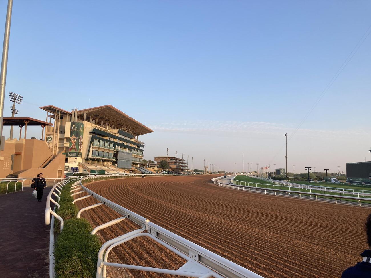 キングアブドゥルアジーズ競馬場のダートコース（撮影・太田尚樹）