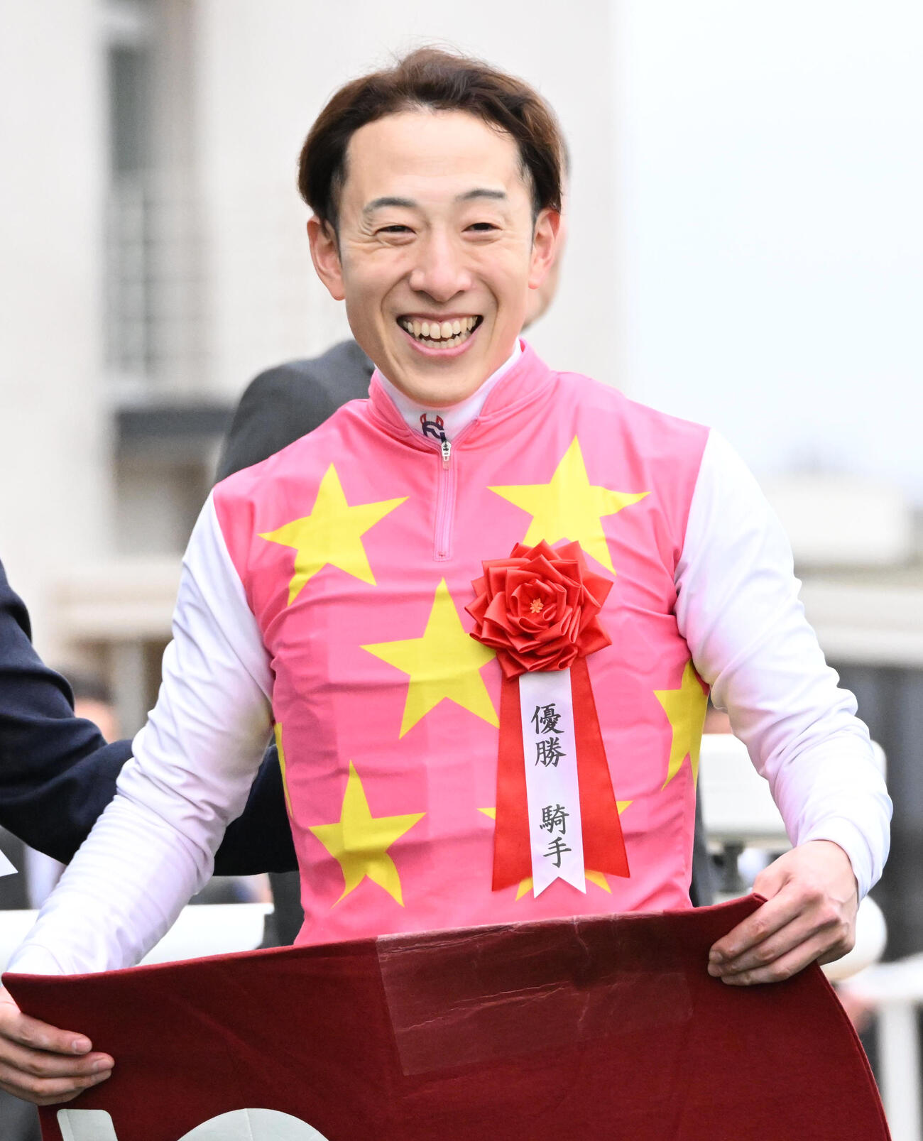 京都記念を制し笑顔を見せる藤岡佑介騎手（撮影・石井愛子）