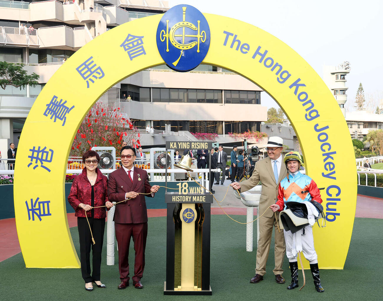 18連勝を達成したカーインライジングのセレモニー（C）The　Hong　Kong　Jockey　Club
