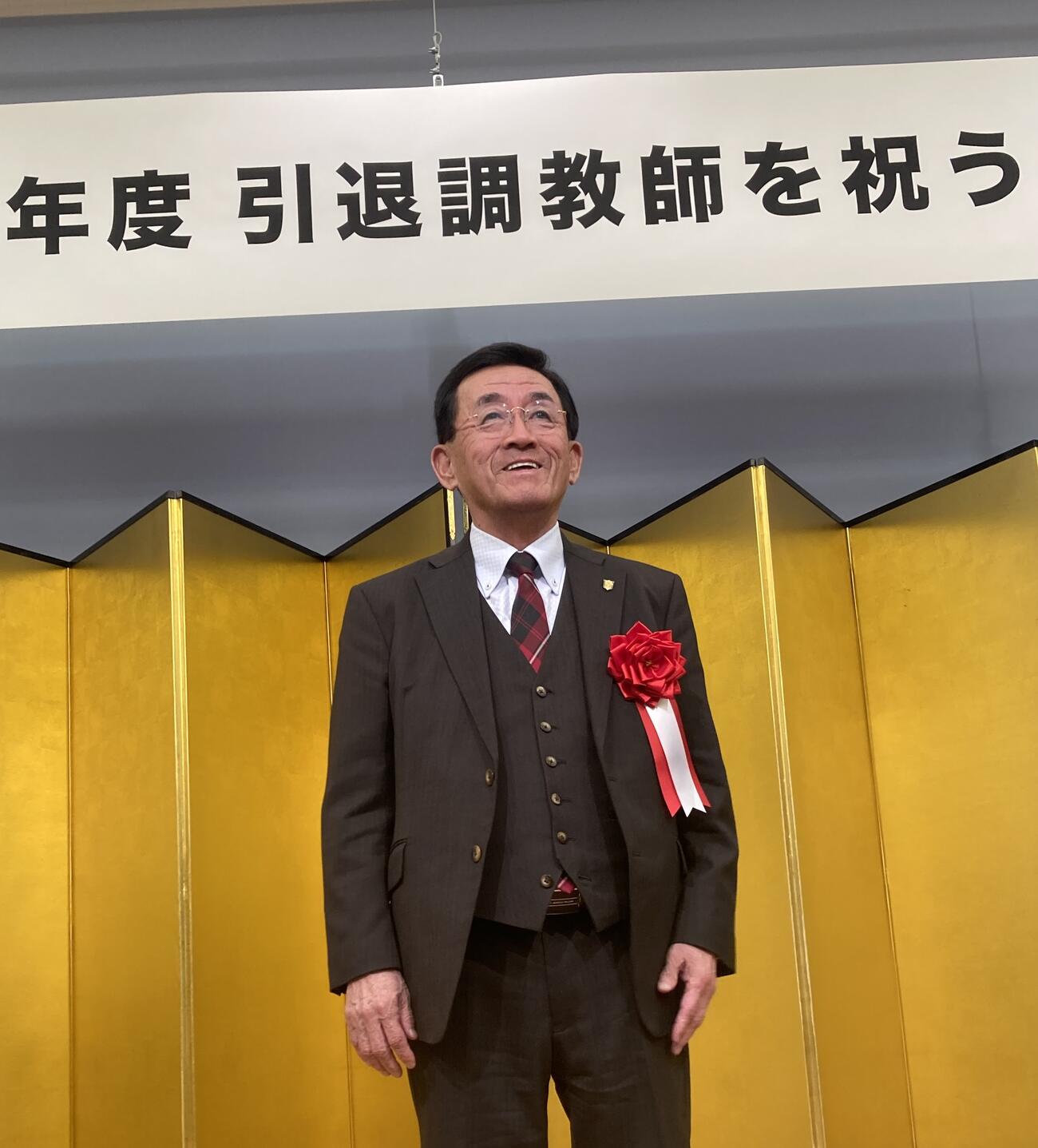 「引退調教師を祝う会」に出席した西園正師（撮影・太田尚樹）