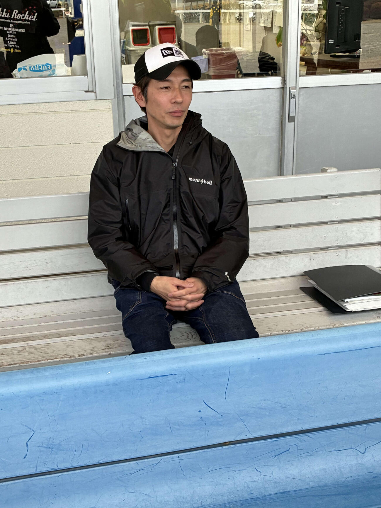 栗東トレセンに姿を見せた和田竜二調教師（撮影・明神理浩）
