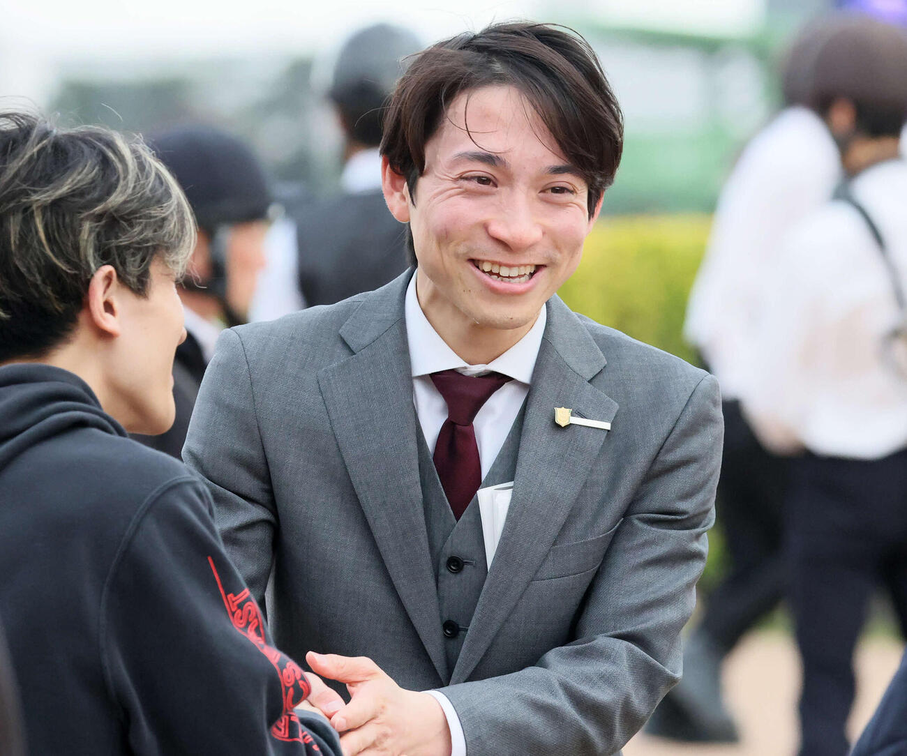 中山12R、4歳上1勝クラスをレッドレナートで制して笑顔を見せる手塚徳師（撮影・丹羽敏通）