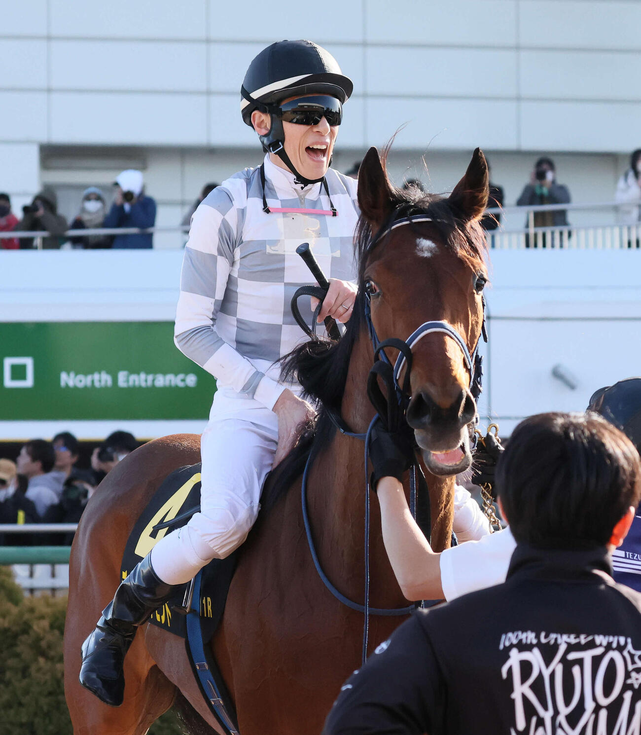 中山11R、アネモネSを制したディアダイヤモンドと津村騎手（撮影・丹羽敏通）