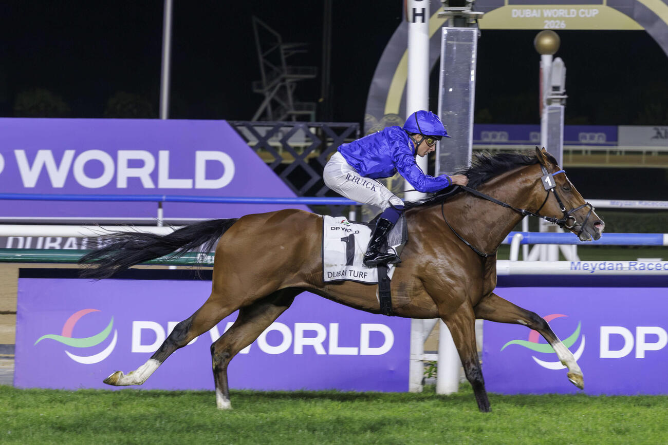 ドバイターフを制したオンブズマンとビュイック騎手（C）Dubai　Racing　Club