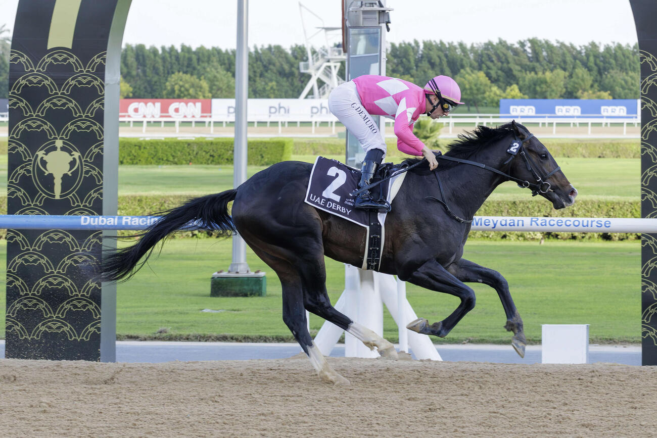 UAEダービーのゴールを先頭で駆け抜けたワンダーディーン（C）Dubai Racing Club