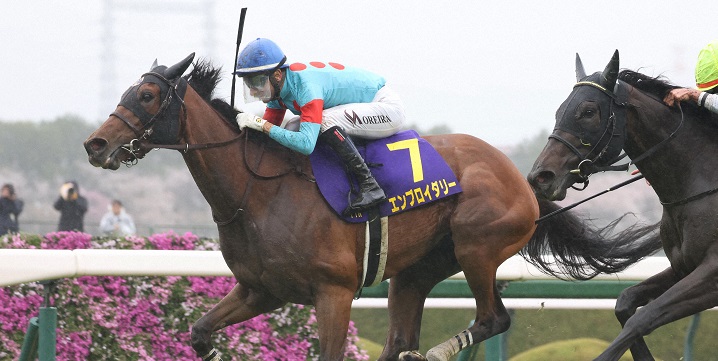 桜花賞を制したエンブロイダリー＝2025年4月13日