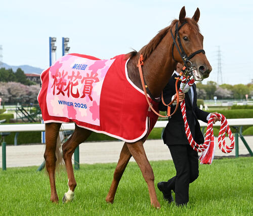 桜花賞圧勝のスターアニスが一夜明けてトレセンでリラックス「すごい